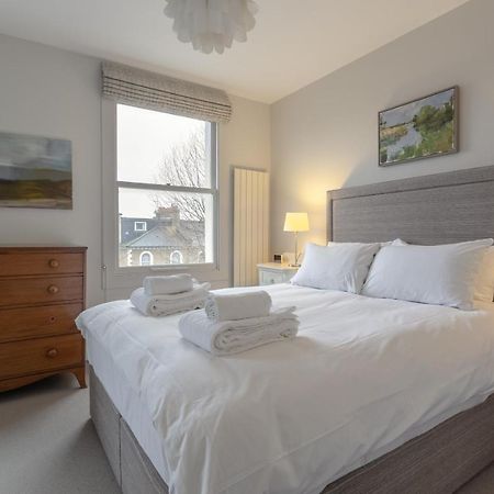 2 Bedroom Apartment Hammersmith Grove Sleeps 4 Londyn Zewnętrze zdjęcie