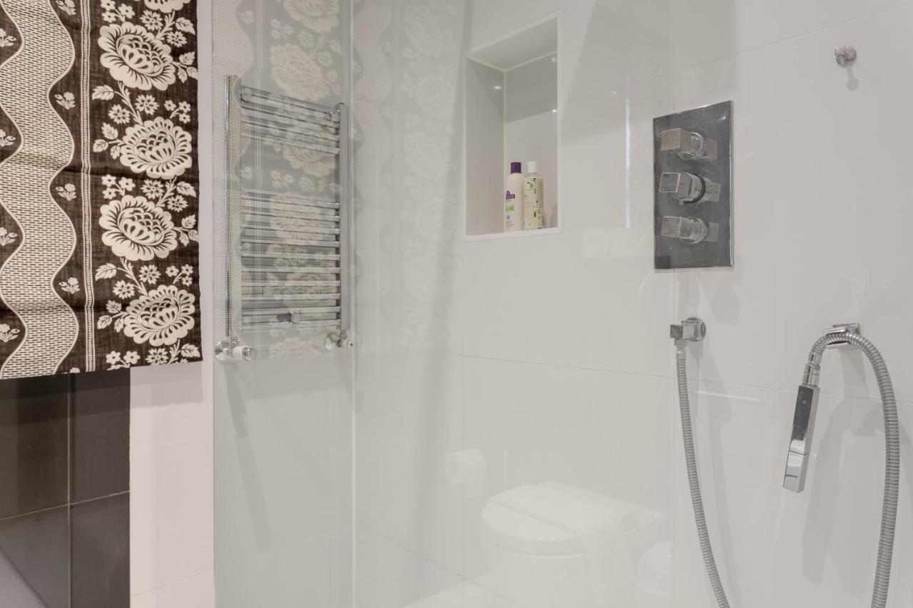 2 Bedroom Apartment Hammersmith Grove Sleeps 4 Londyn Zewnętrze zdjęcie
