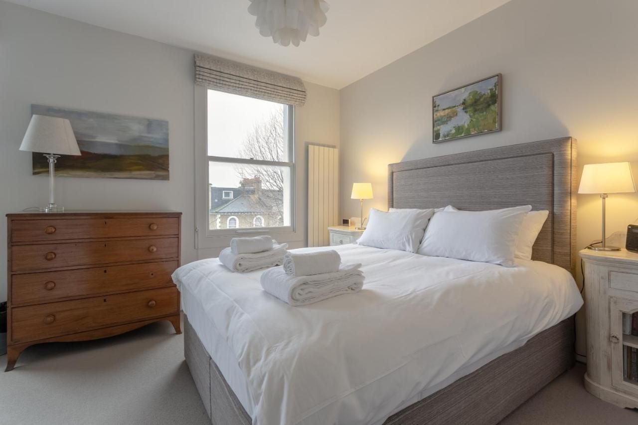 2 Bedroom Apartment Hammersmith Grove Sleeps 4 Londyn Zewnętrze zdjęcie