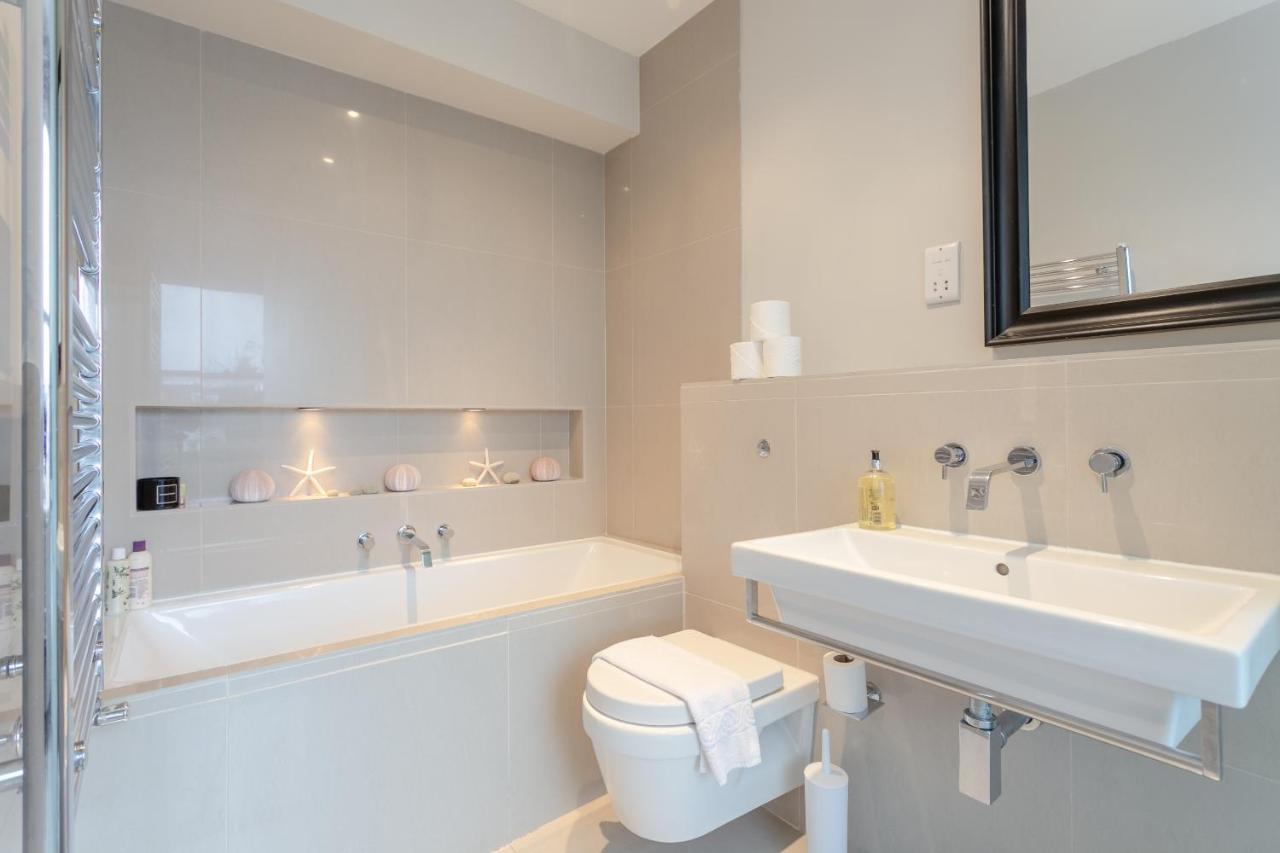 2 Bedroom Apartment Hammersmith Grove Sleeps 4 Londyn Zewnętrze zdjęcie