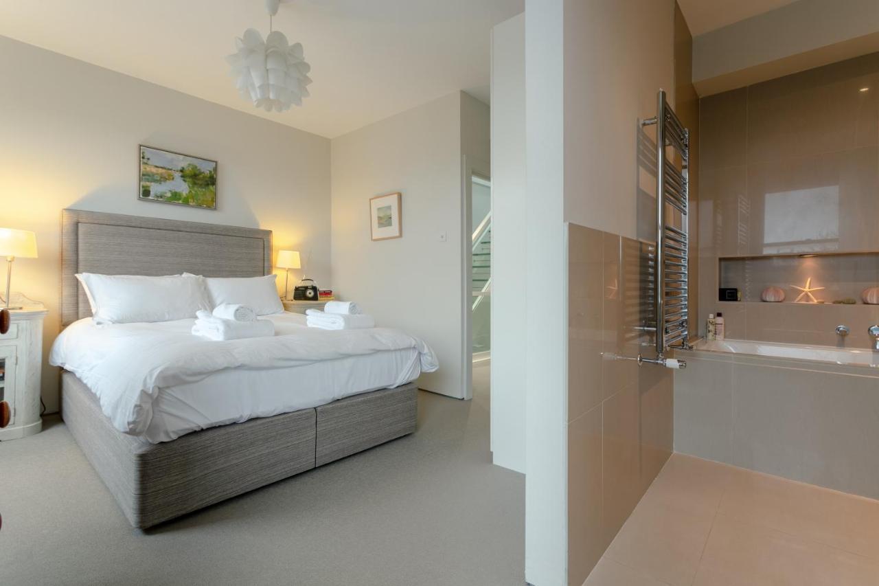 2 Bedroom Apartment Hammersmith Grove Sleeps 4 Londyn Zewnętrze zdjęcie